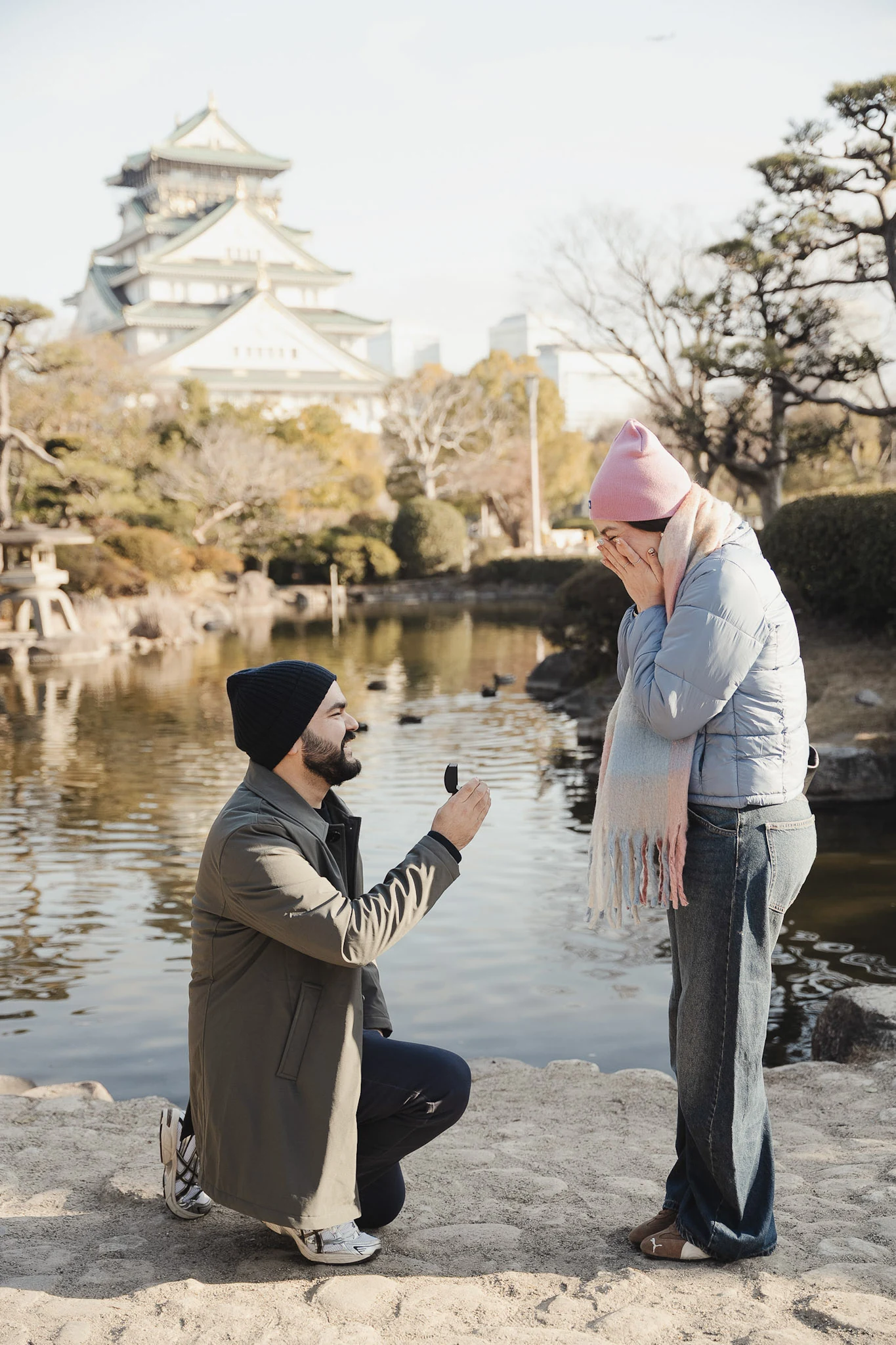 Marriage proposal beside a pond with Osaka Castle in the background